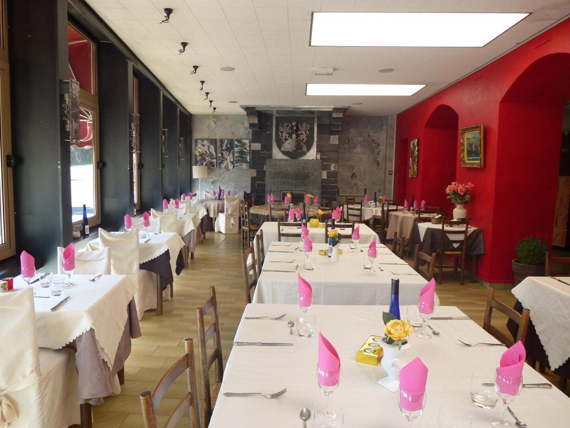 Hotel Restaurant Le Pain De Sucre Monistrol-d'Allier Экстерьер фото